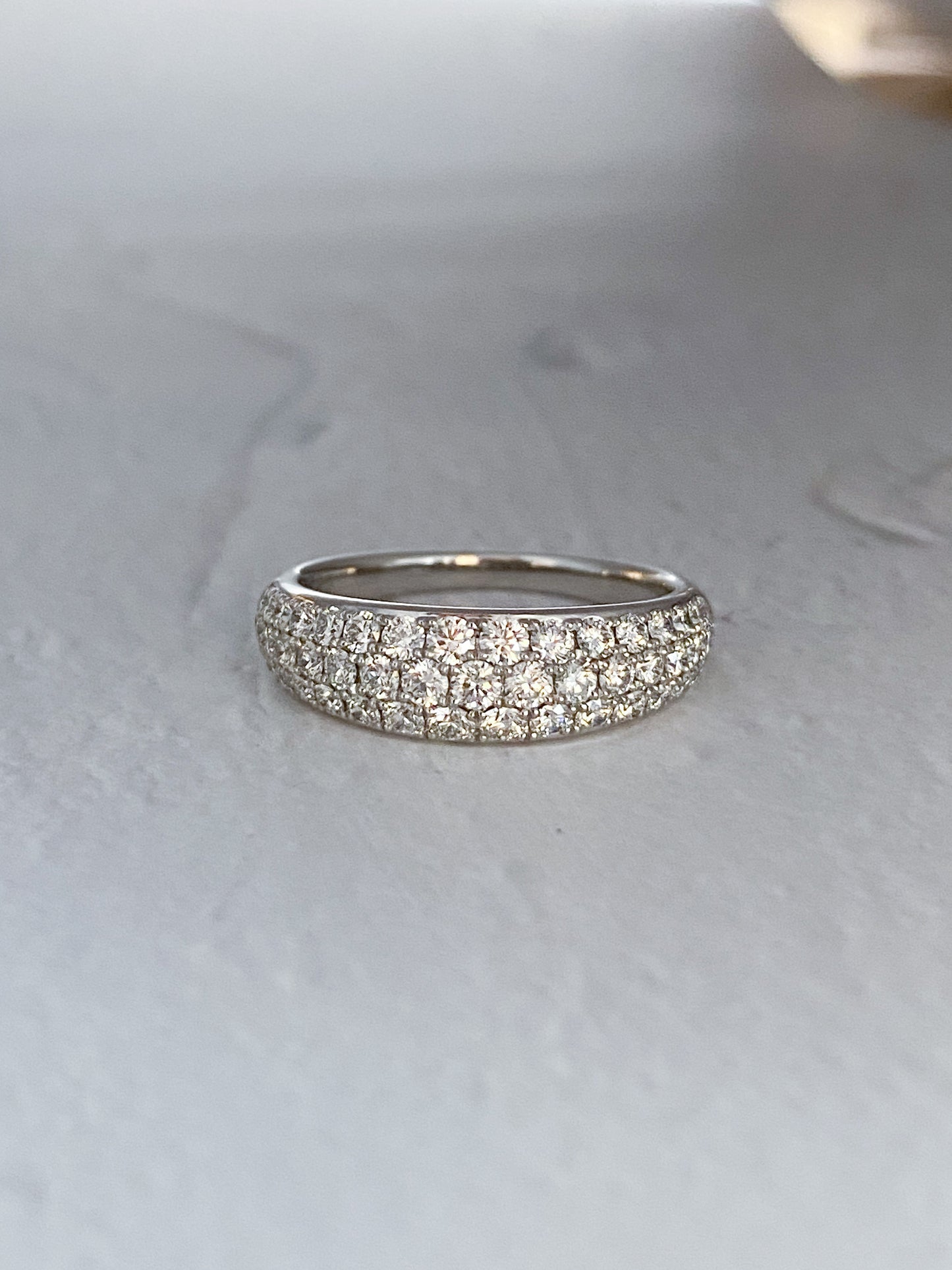 Ptダイヤモンド1ctパヴェリング