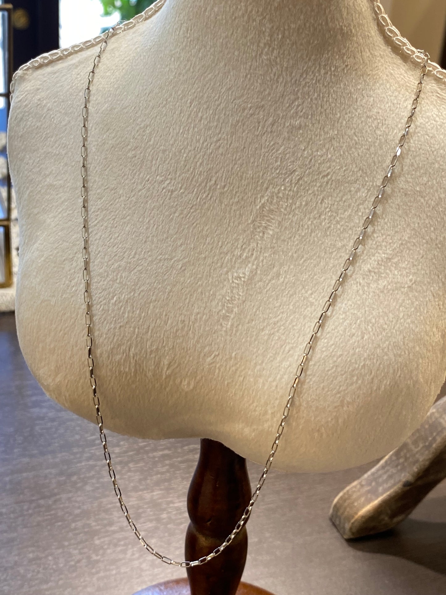 Ptハーフラウンドロングネックレス