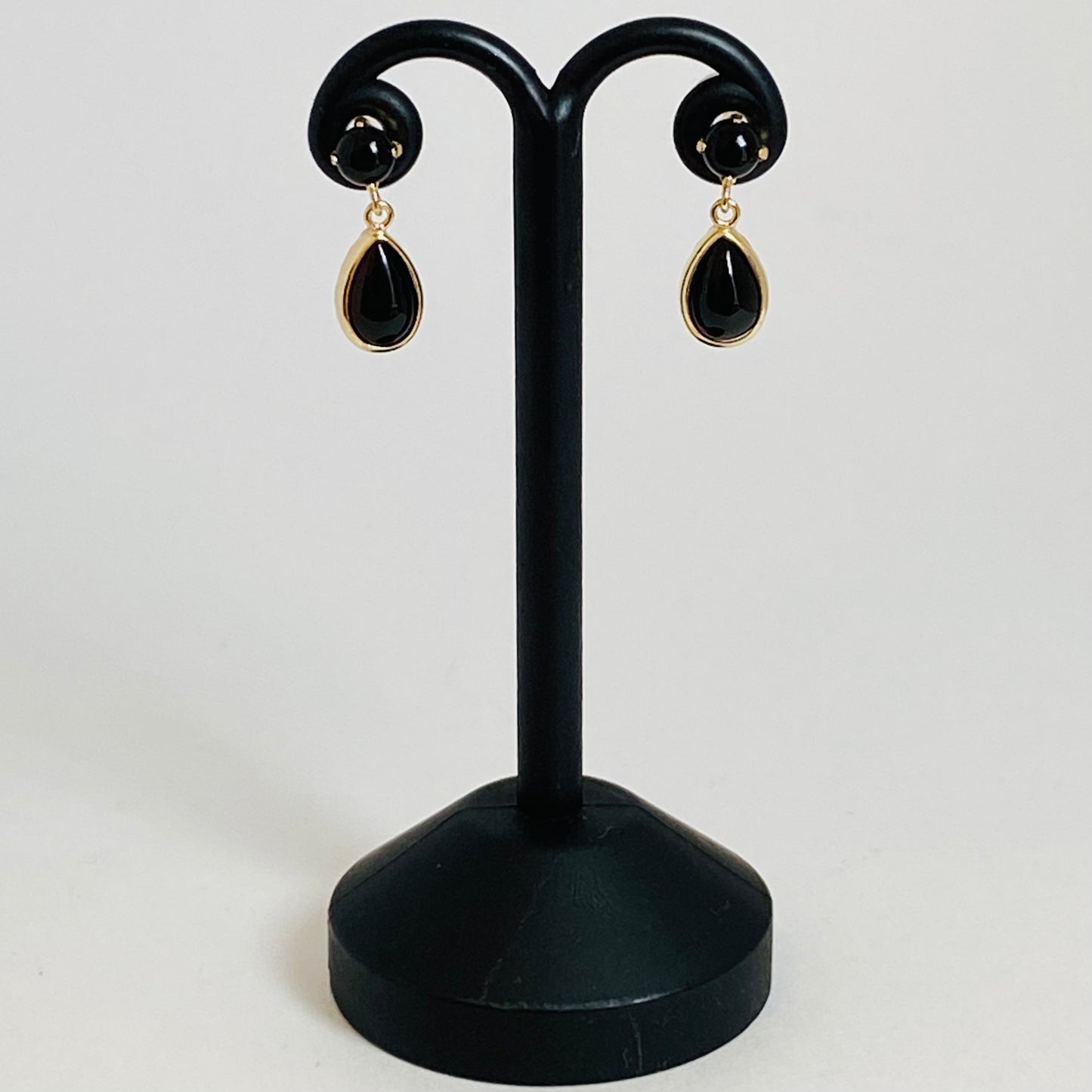 K10イエローゴールド オニキスピアス