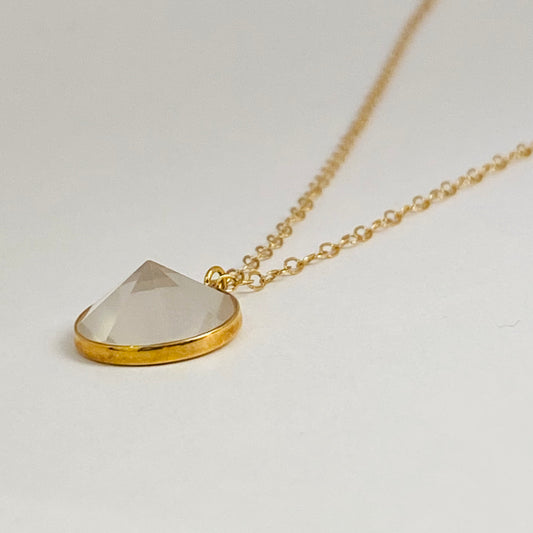 K18イエローゴールド　ムーンストーンネックレス