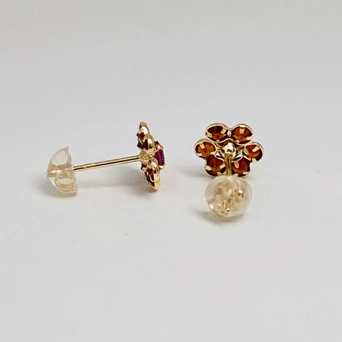 K10イエローゴールド　ガーネットピアス