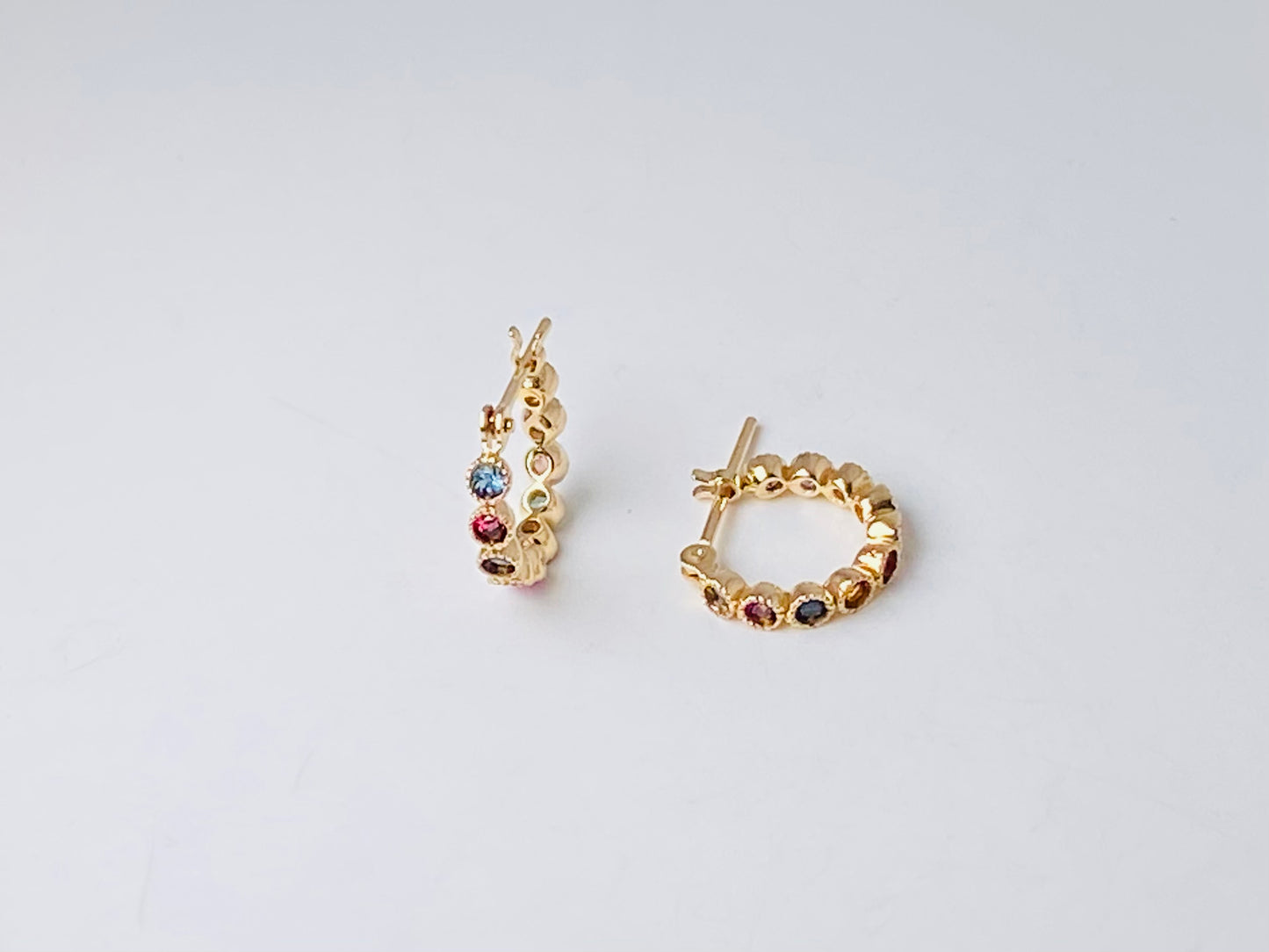 K10イエローゴールドマルチカラーフープピアス