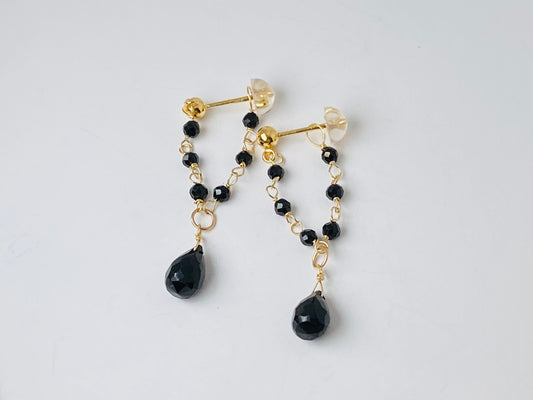 K18イエローゴールド ブラックスピネルピアス