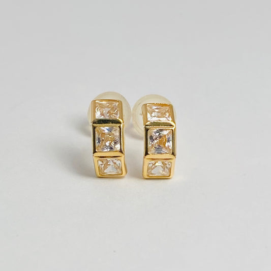 K18イエローゴールド キュービックピアス
