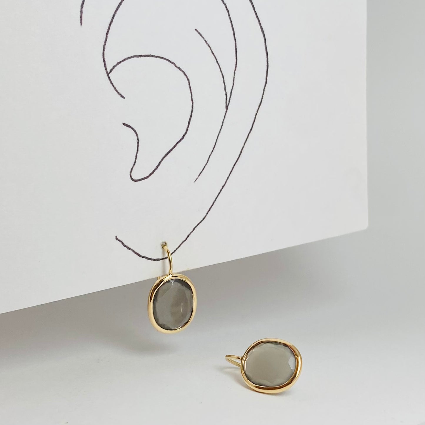 K10イエローゴールド グレームーンストーンピアス