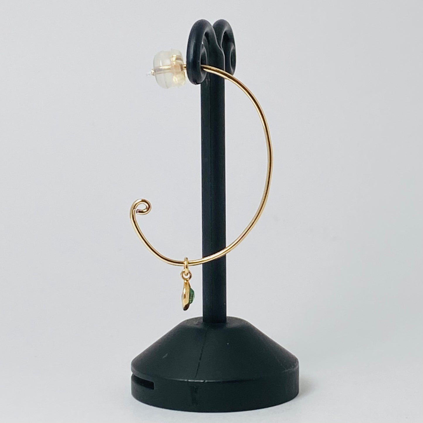 K10イエローゴールド エメラルドシングルピアス