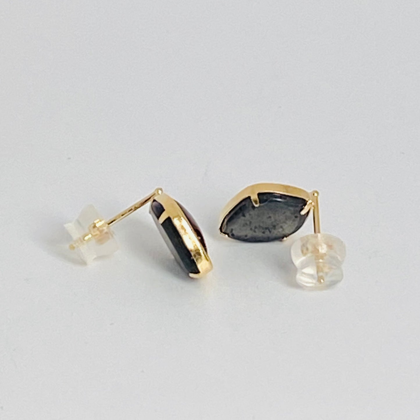 K18イエローゴールド ラブラドライトピアス