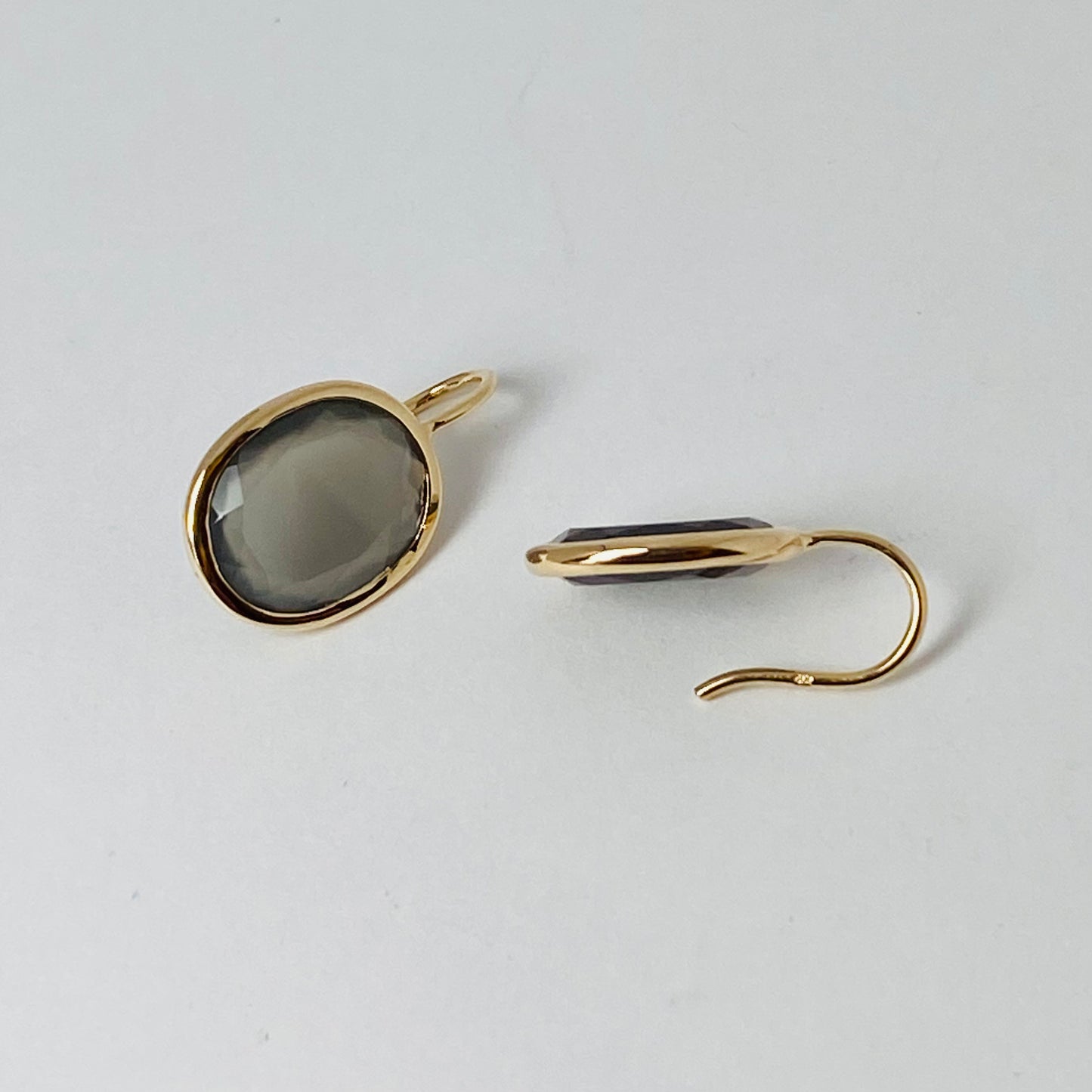 K10イエローゴールド グレームーンストーンピアス