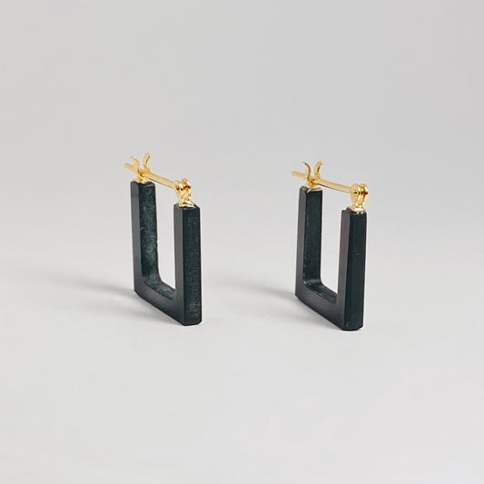 K18イエローゴールド オニキスフープピアス