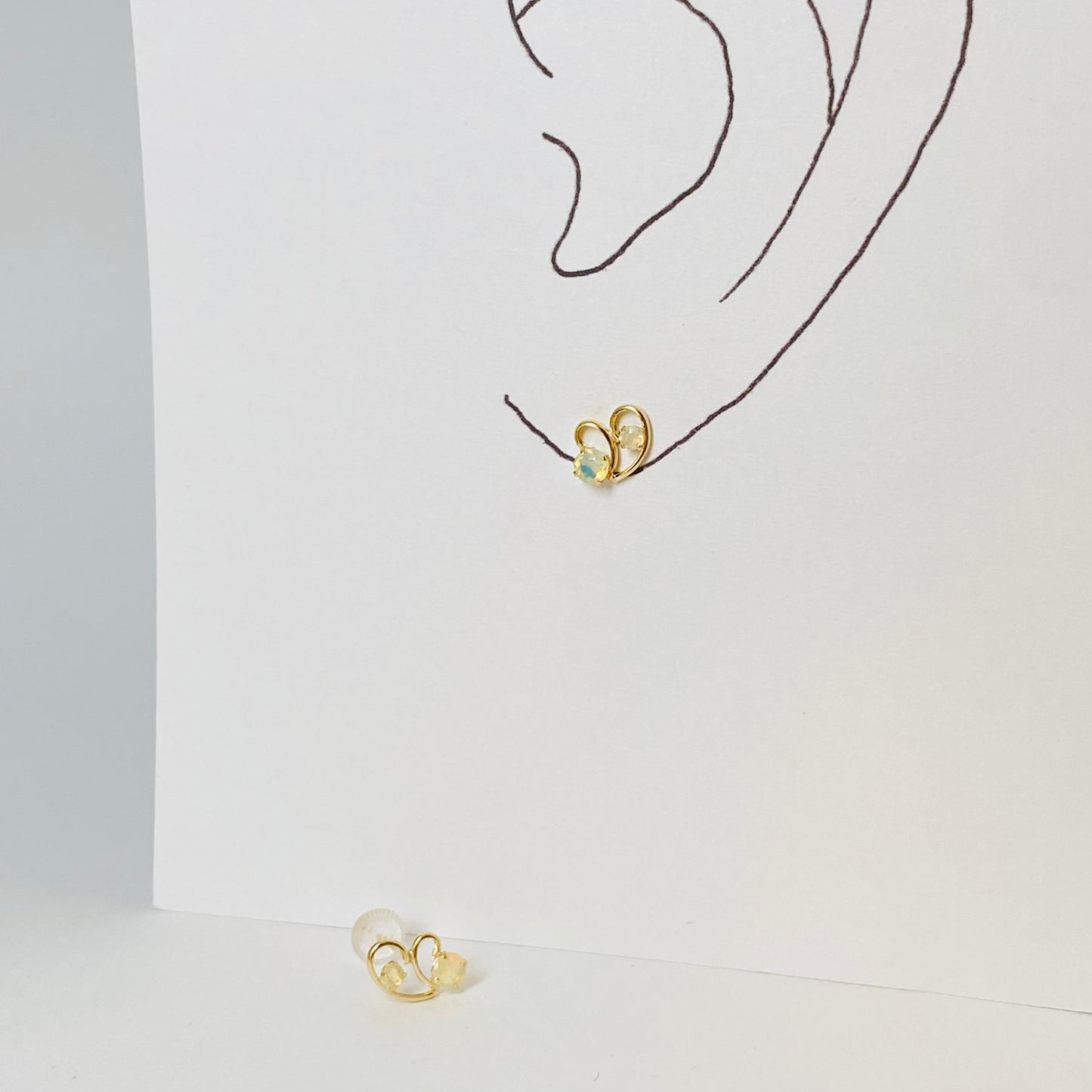 K10イエローゴールド　オパールピアス