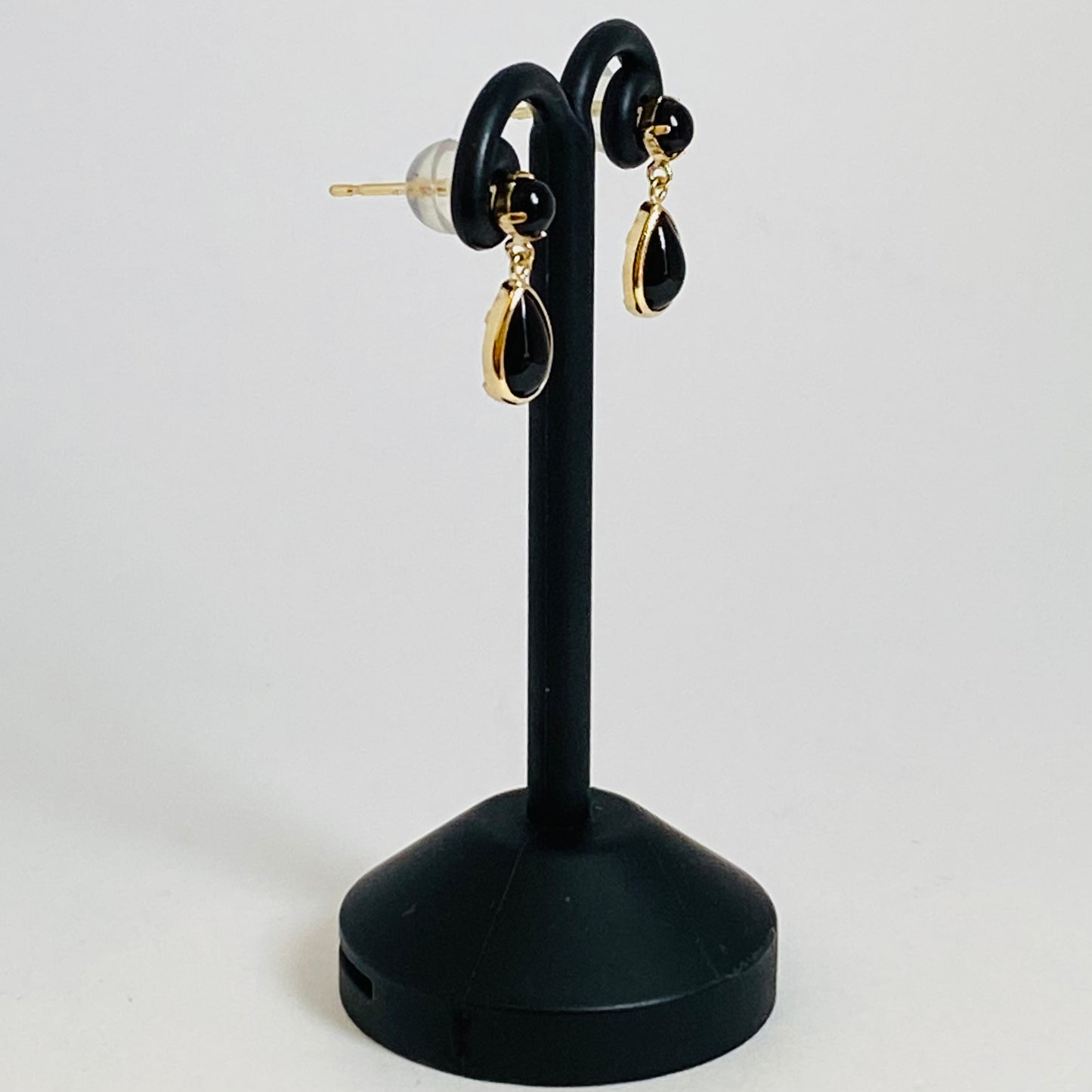 K10イエローゴールド オニキスピアス