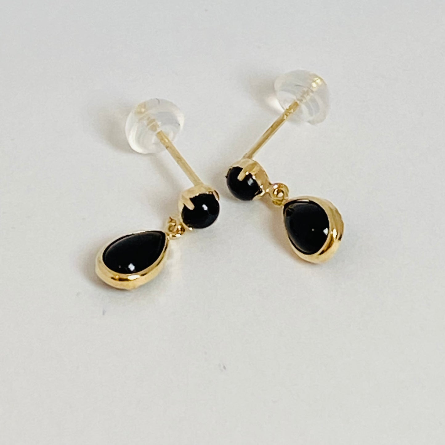 K10イエローゴールド オニキスピアス