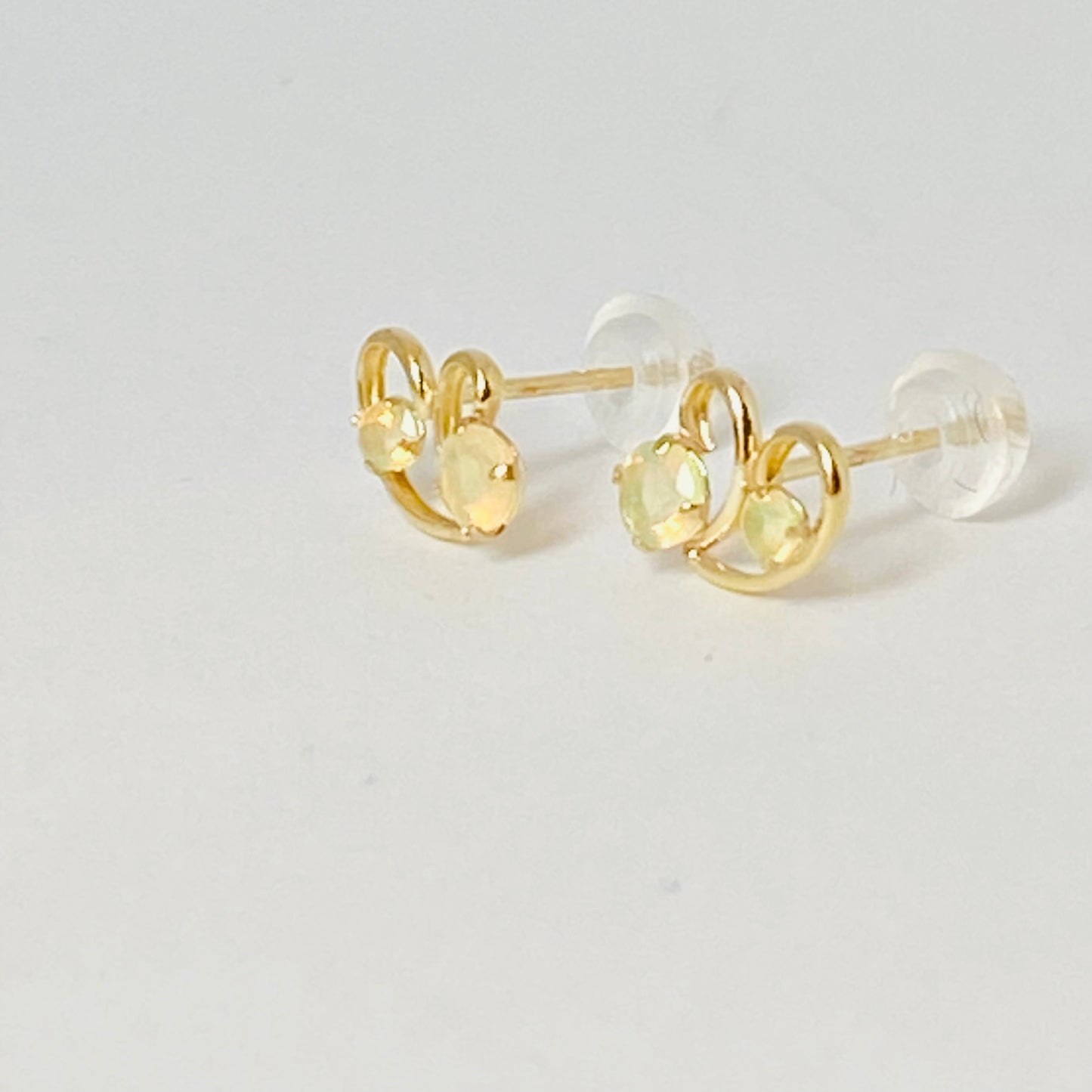 K10イエローゴールド　オパールピアス