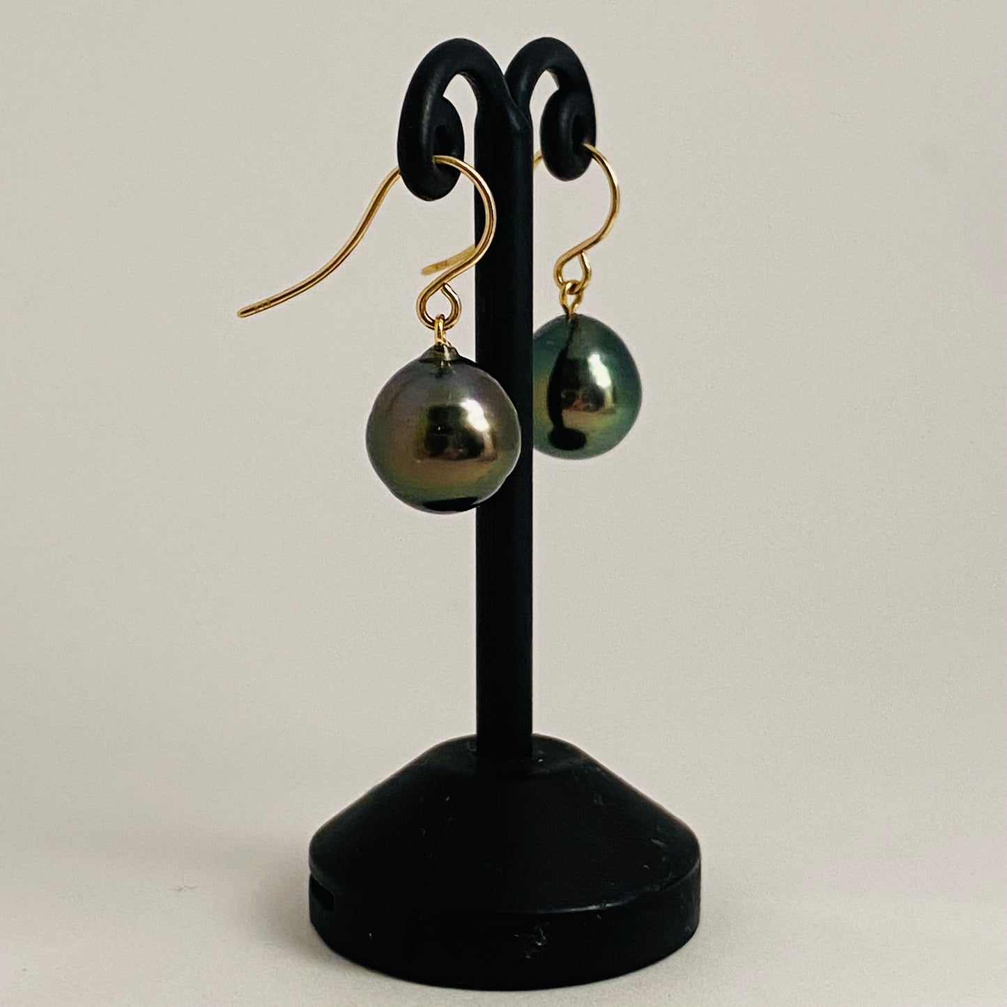 K14イエローゴールド南洋黒蝶真珠ピアス