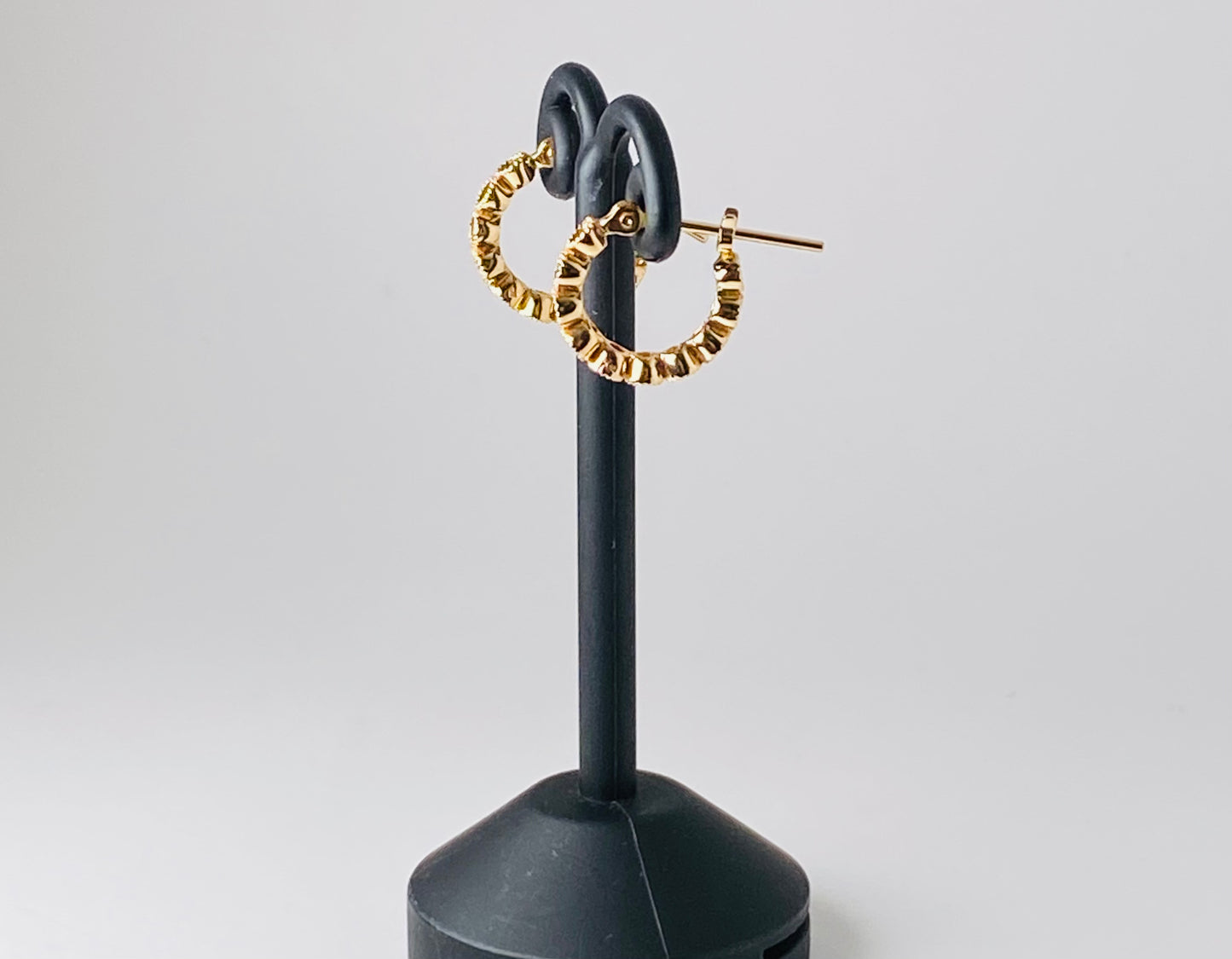 K10イエローゴールドマルチカラーフープピアス