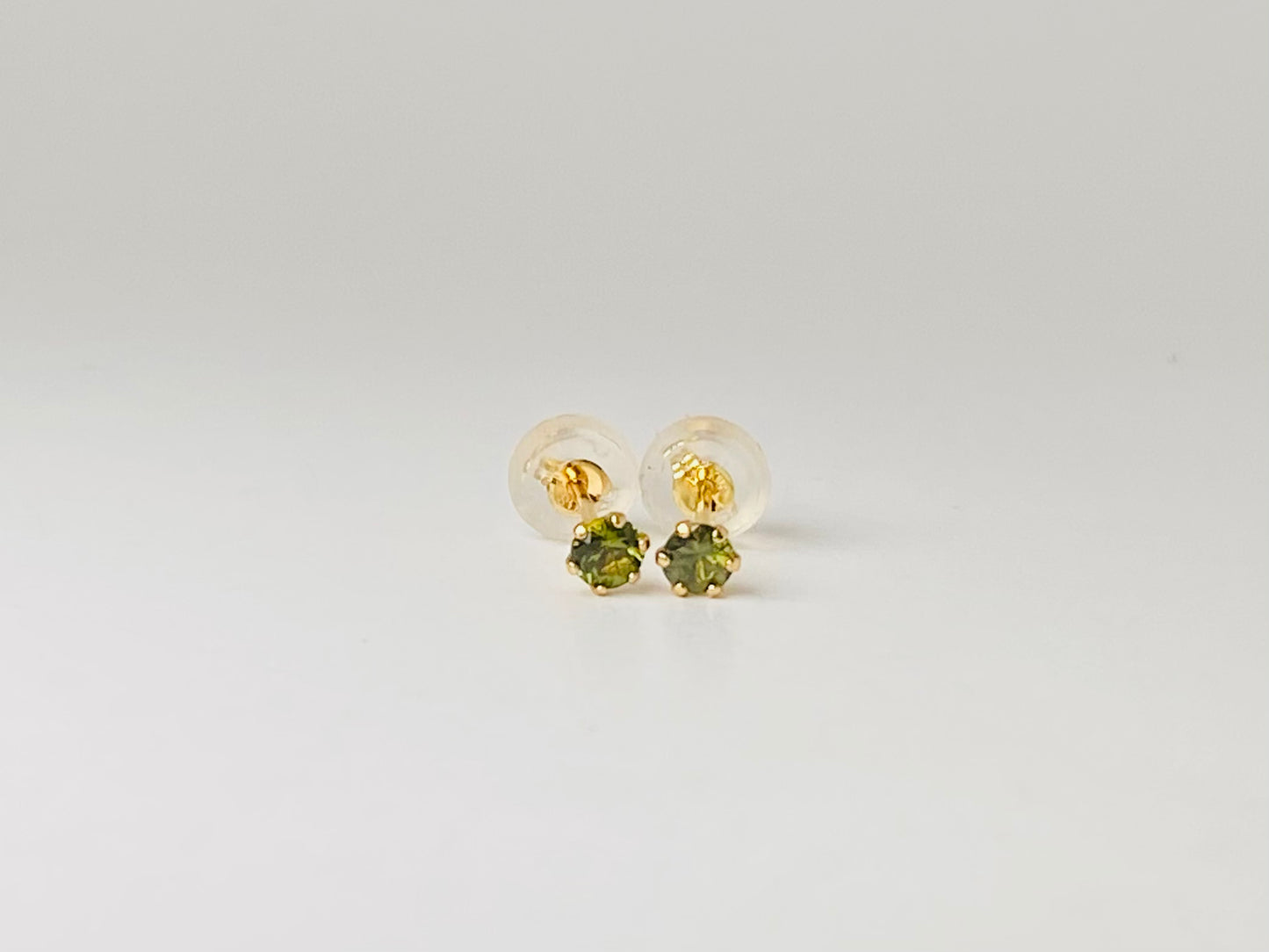 K18イエローゴールド グリーンジルコンピアス