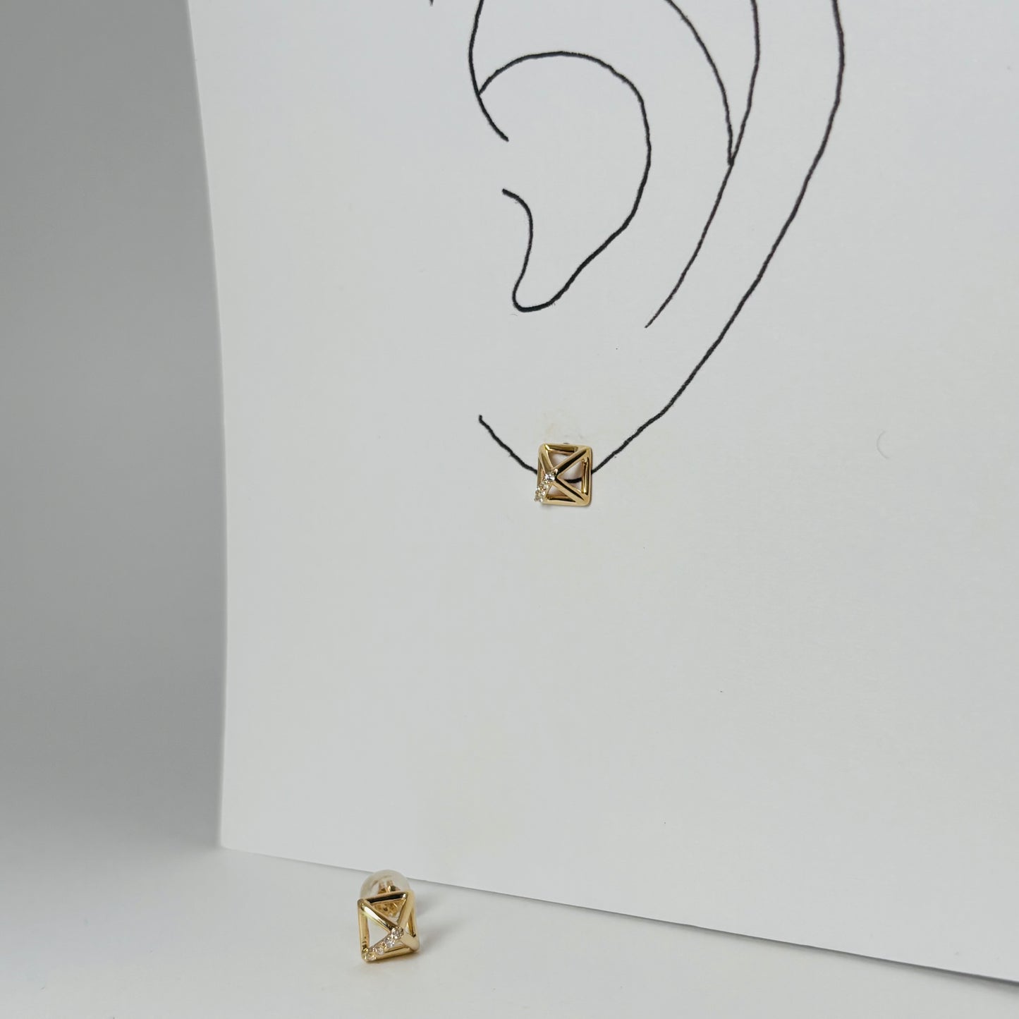 K10イエローゴールド ダイヤモンド0.04ctピアス