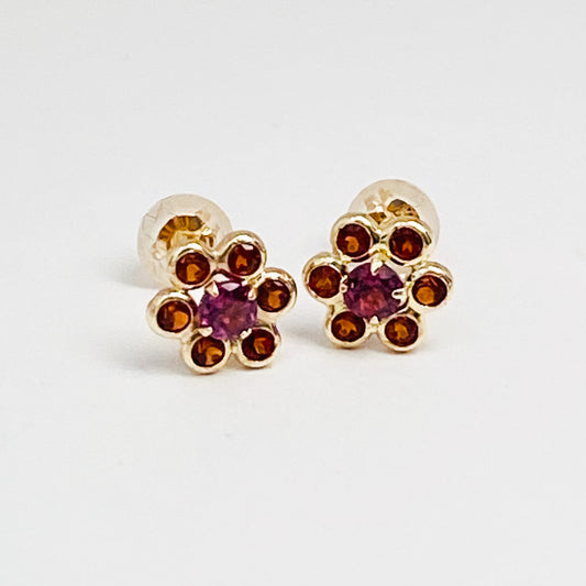 K10イエローゴールド　ガーネットピアス