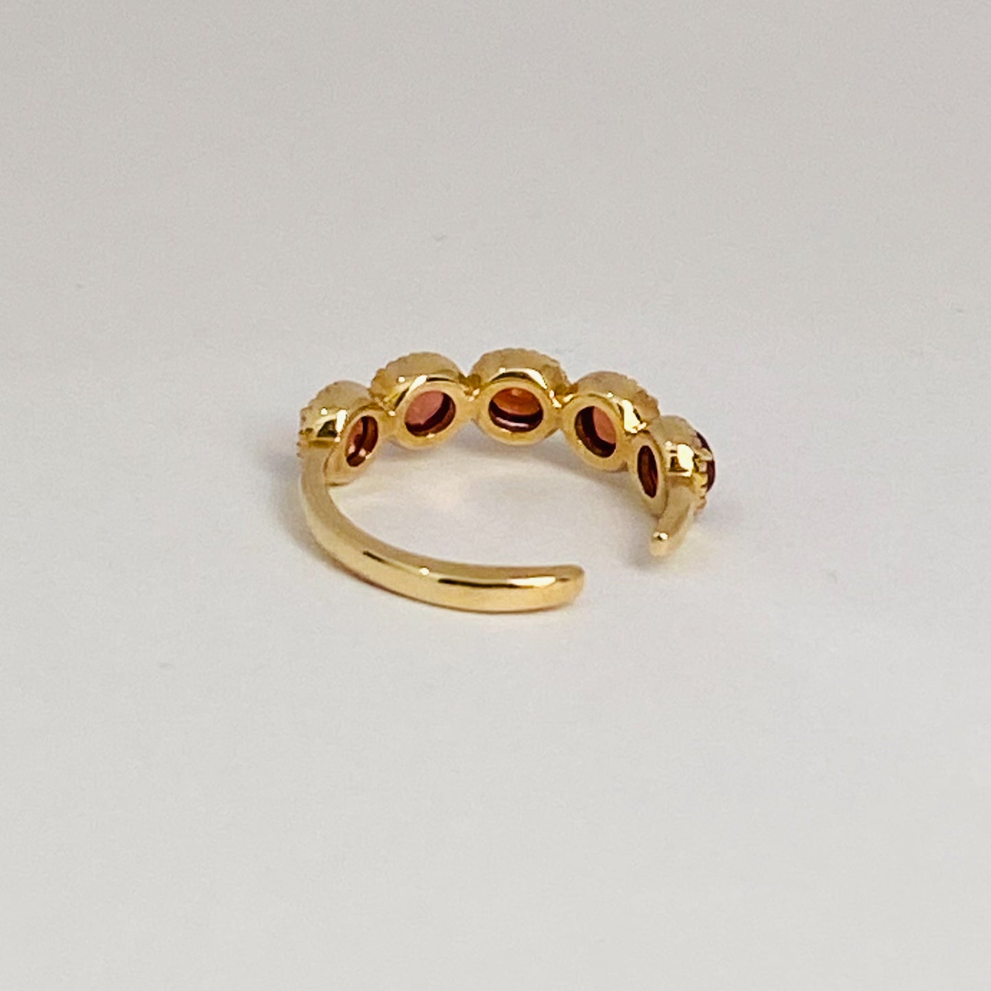 K10イエローゴールド ガーネットイヤーカフ