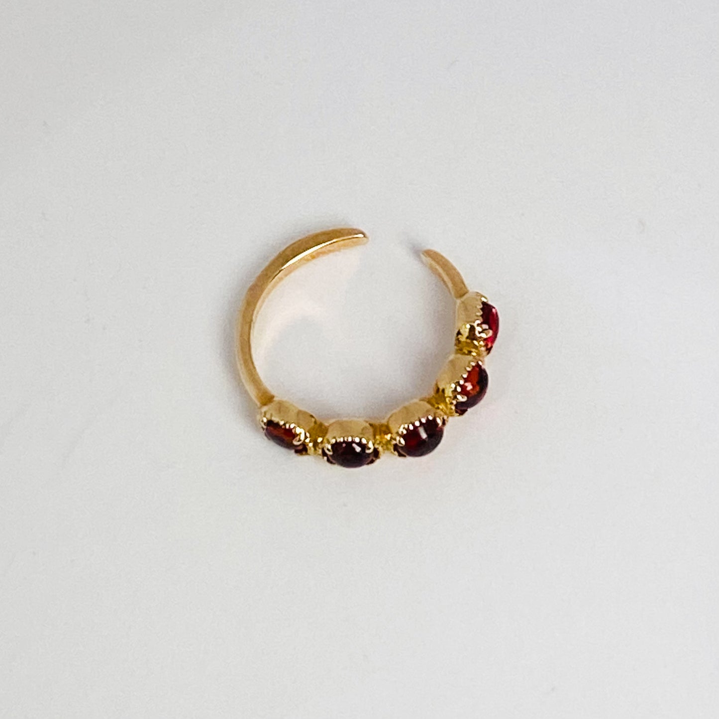 K10イエローゴールド ガーネットイヤーカフ