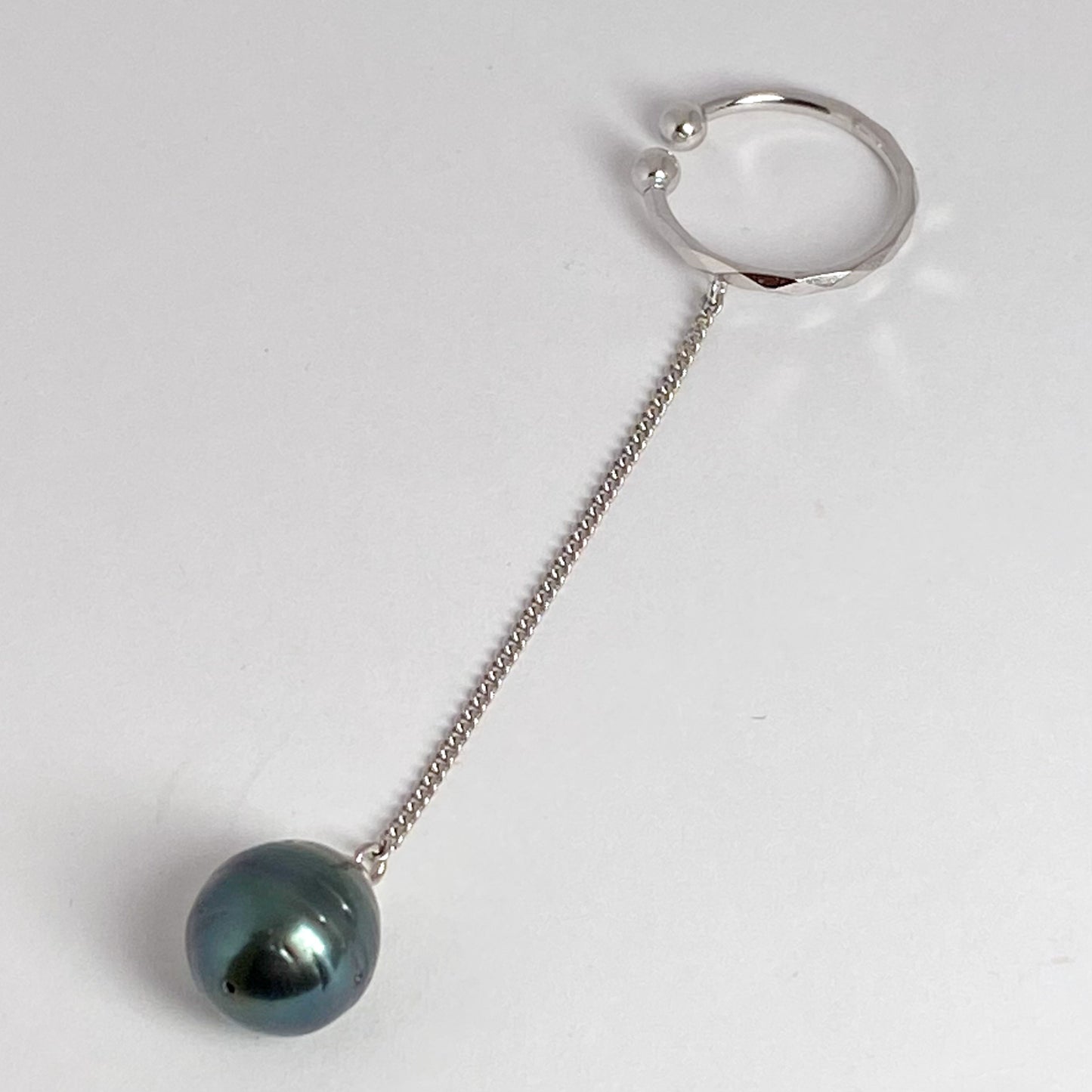 SV南洋黒蝶真珠イヤーカフ